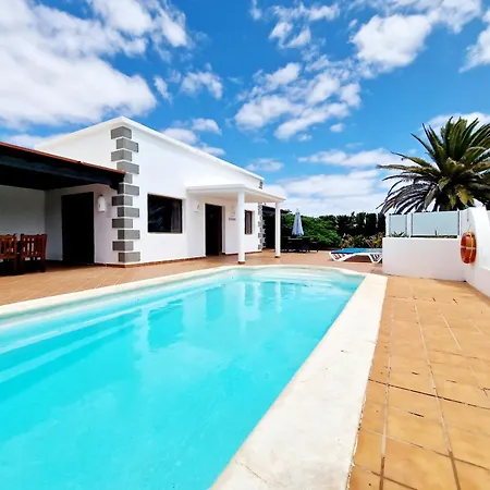 Marta Con Piscina Privada Climatizada * بلايا بلانكا