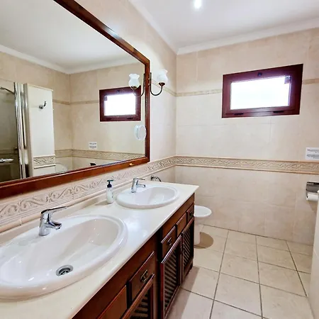 Marta Con Piscina Privada Climatizada بيت للعطل *